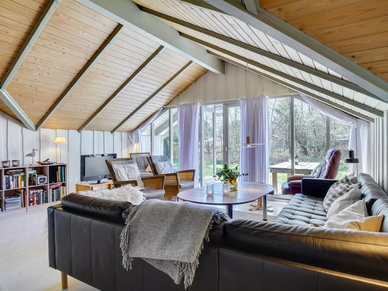 "Erly" - 500m from the sea-Binnen