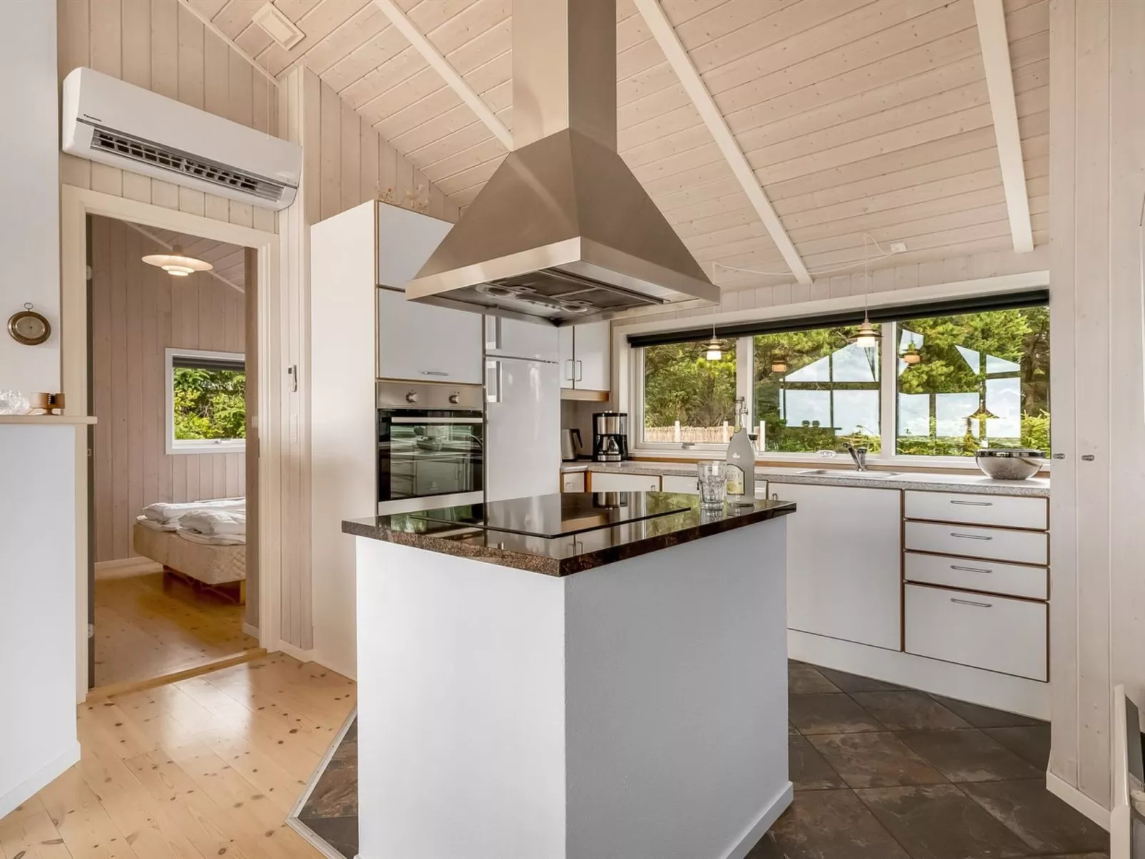 "Leona" - 250m to the fjord-Binnen