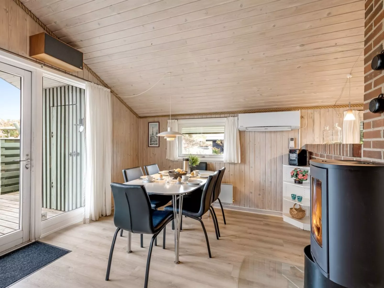 "Unni" -  from the sea-Binnen