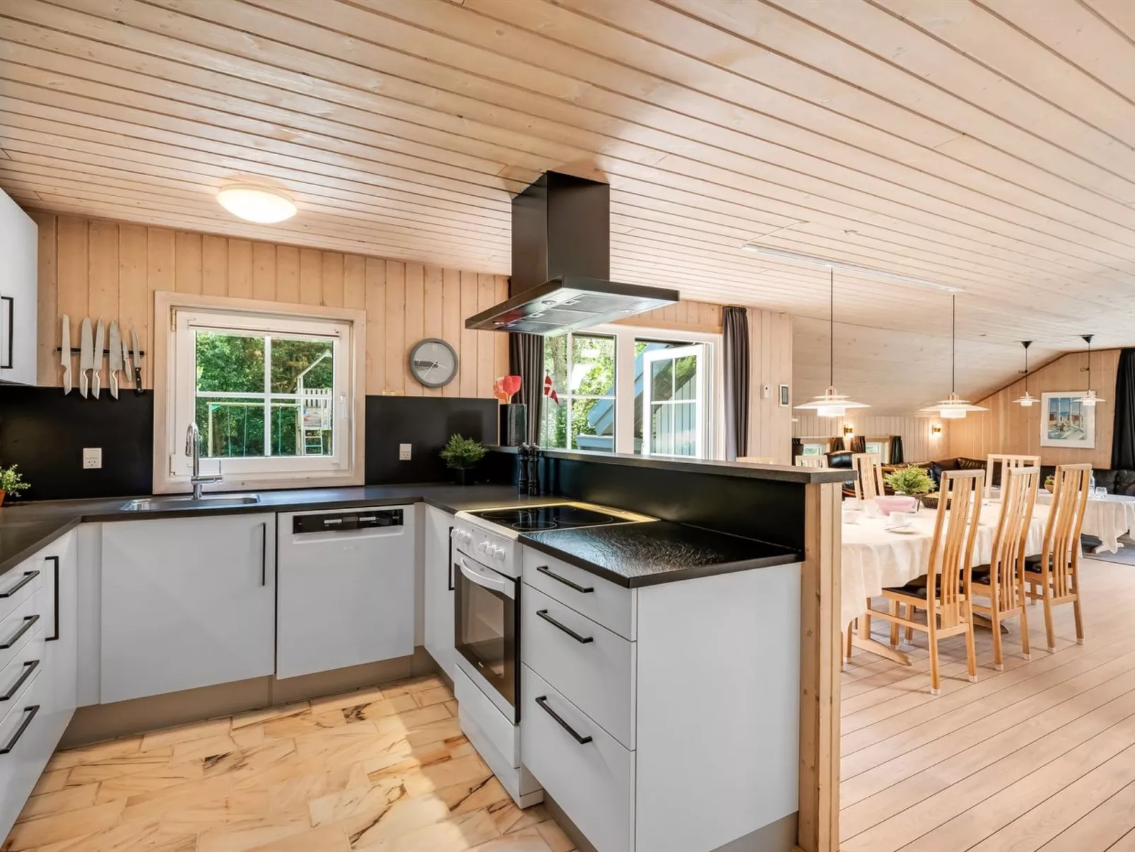 "Gunvald" - 2km to the fjord-Binnen