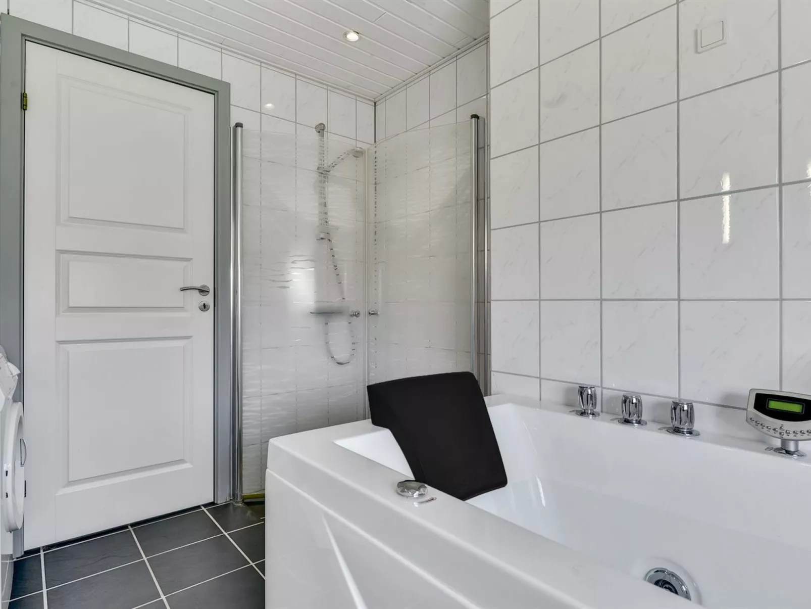 "Katrina" - 50m to the fjord-Binnen