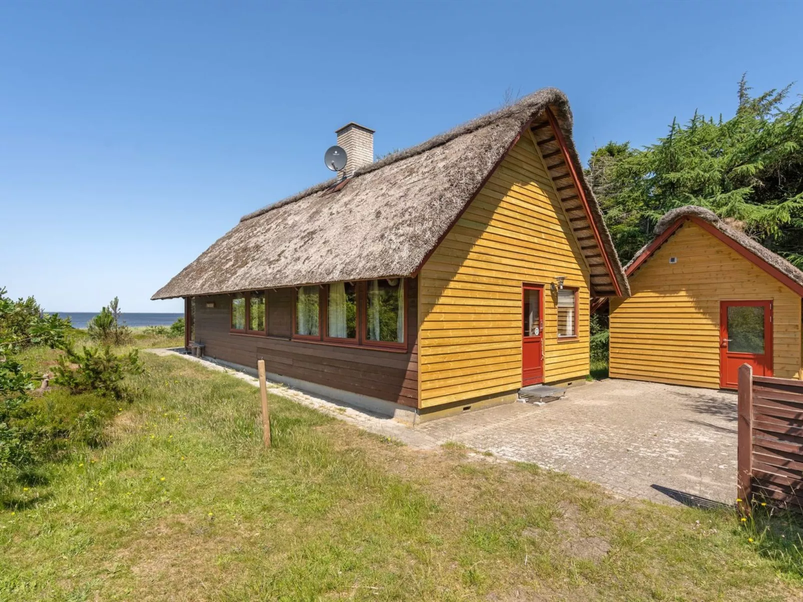 "Ingeborg" - 100m to the fjord-Buiten