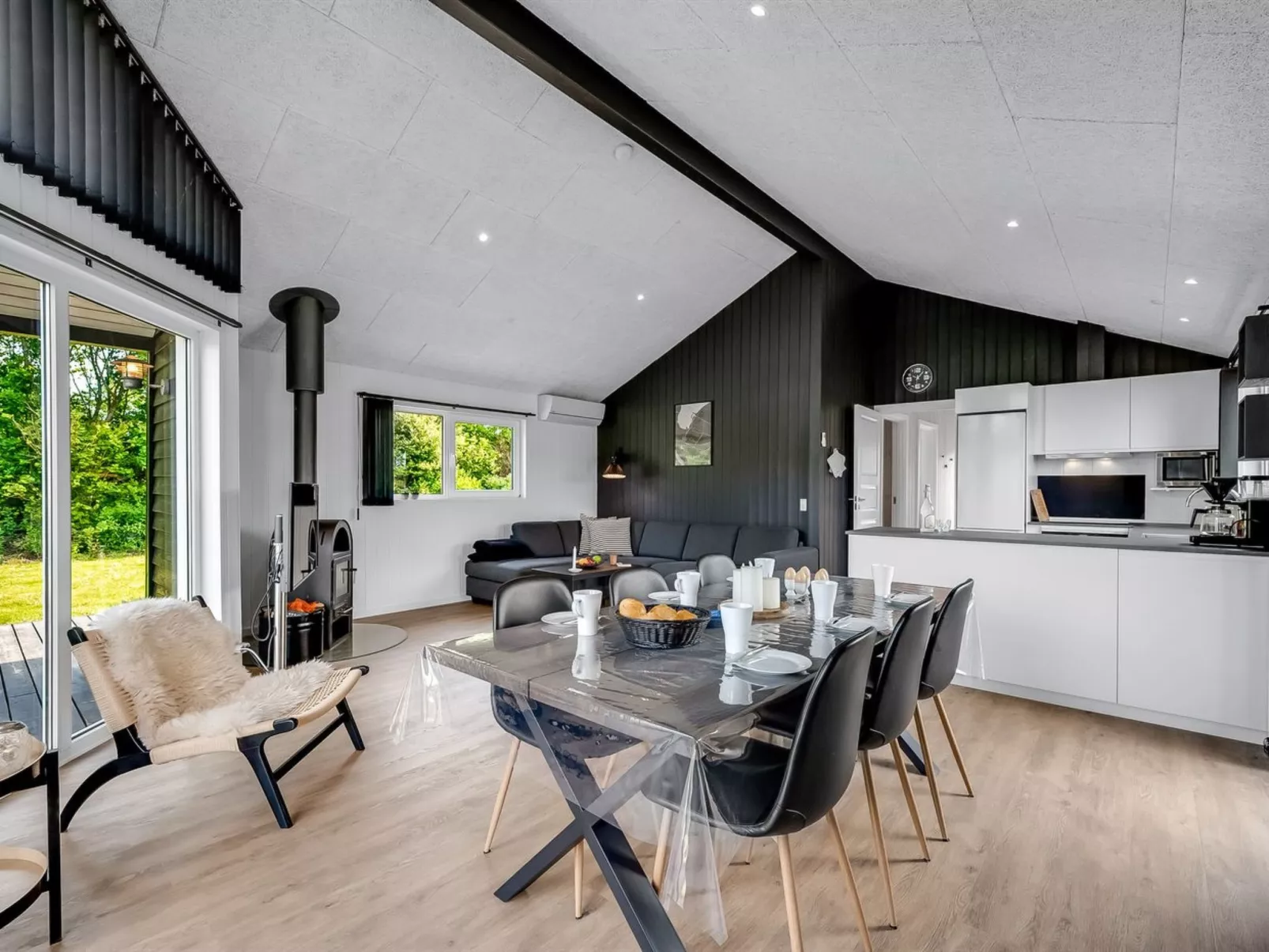 "Leeve" - 1.4km to the fjord-Binnen