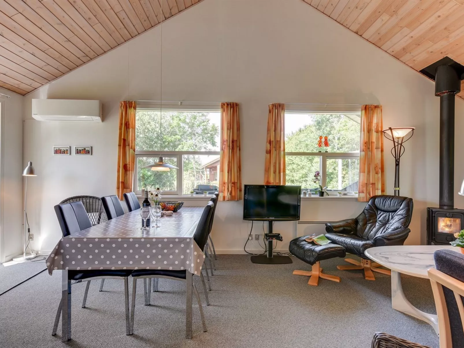 "Herlugh" - 1km to the fjord-Binnen