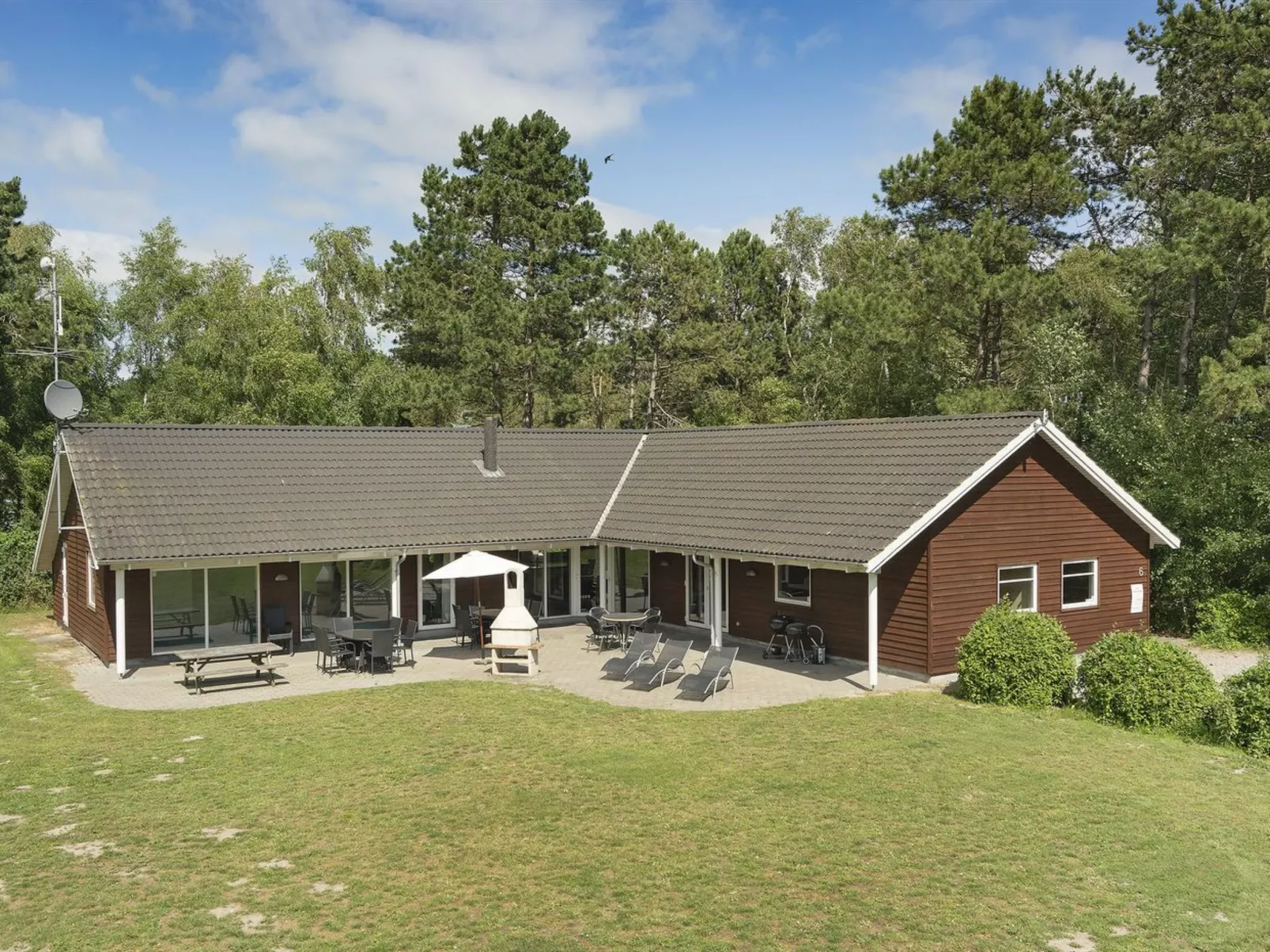 "Hughe" - 300m from the sea-Buiten