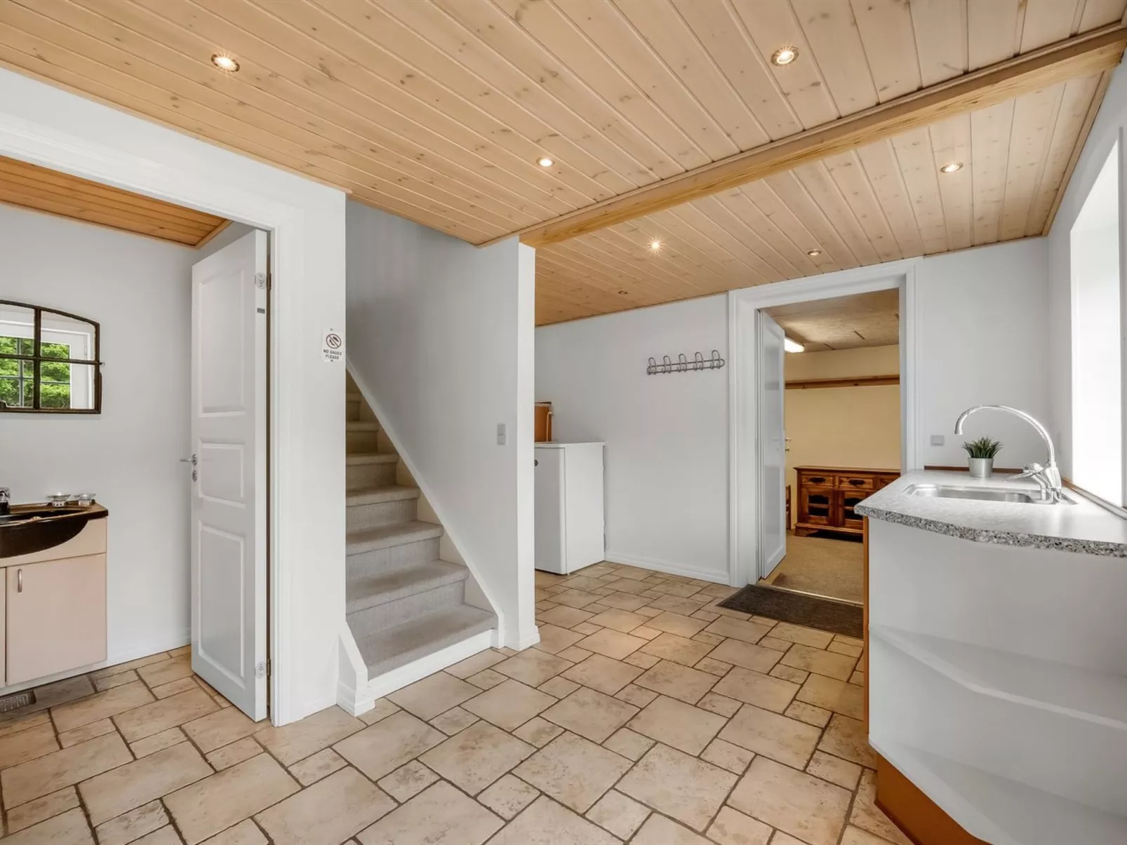 "Wilmar" - 1km to the fjord-Binnen