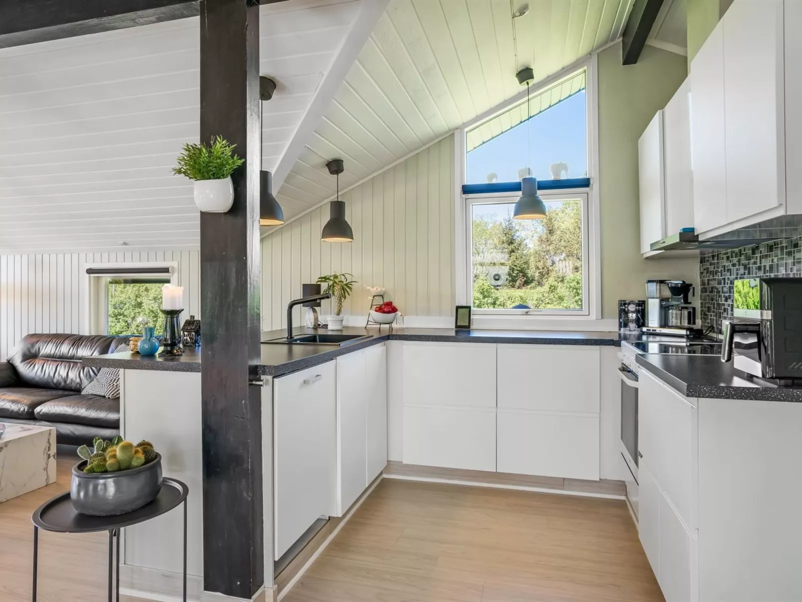 "Bryti" - 500m from the sea-Binnen