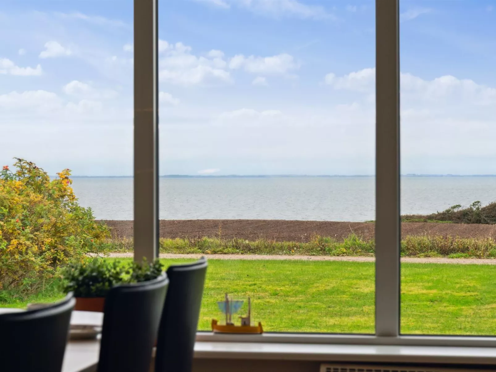 "Luchia" - 200m to the fjord-Buiten