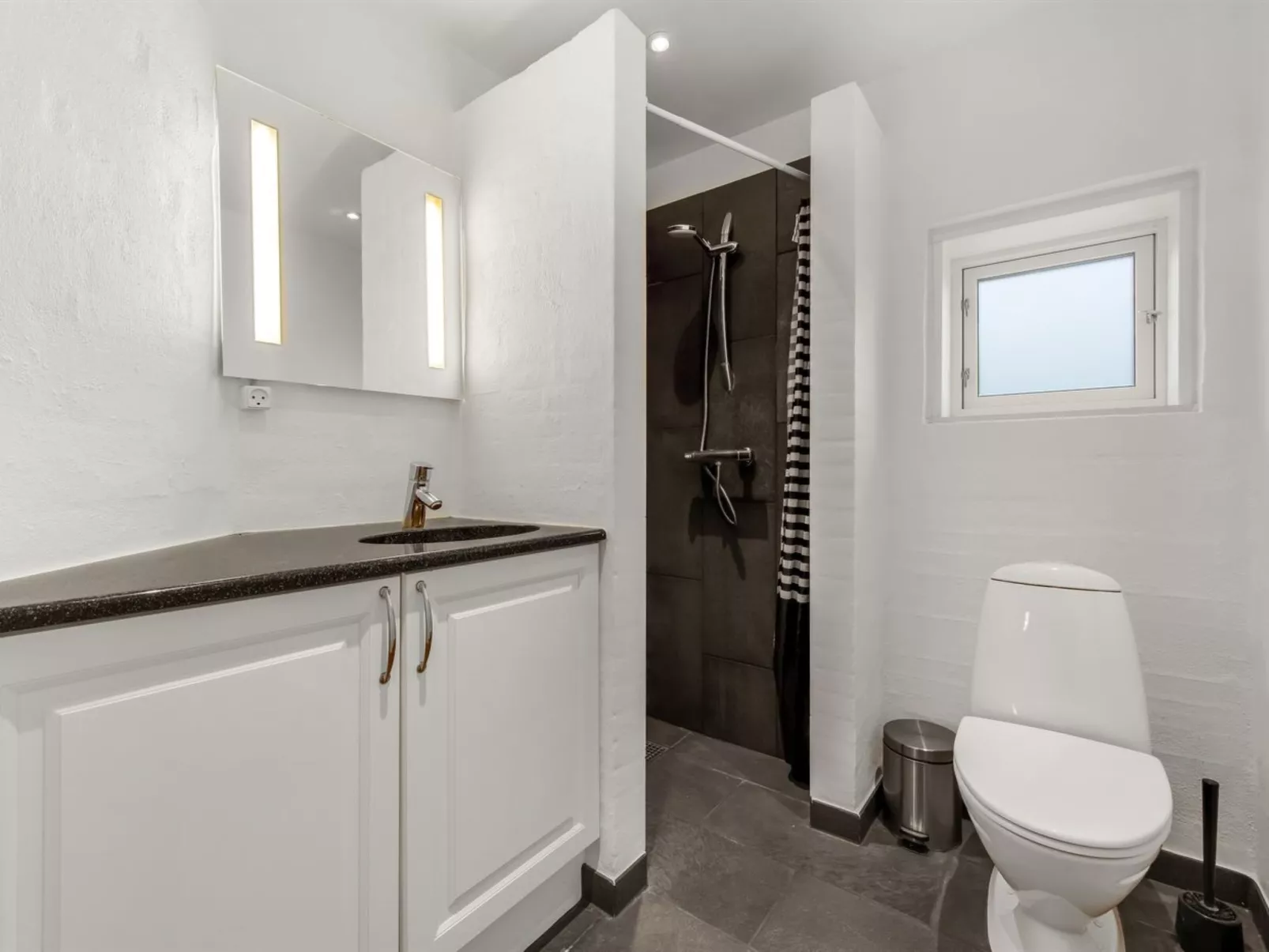 "Axeline" - 300m from the sea-Binnen