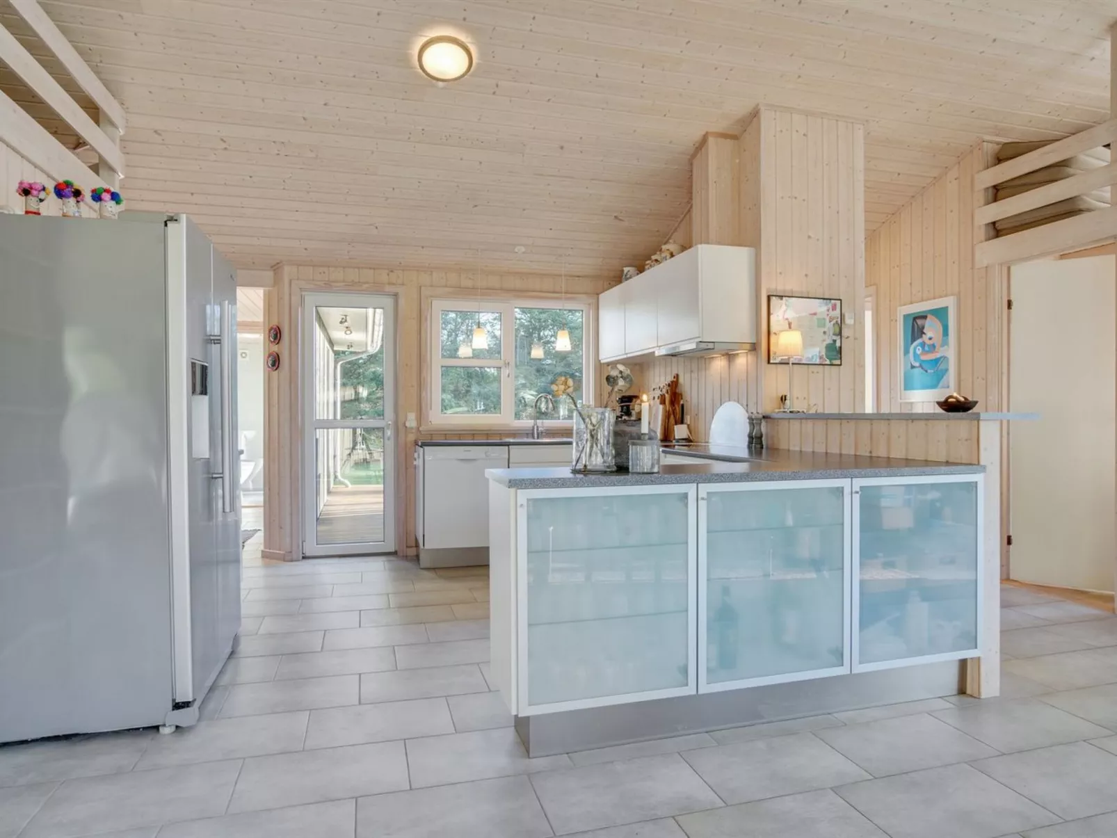 "Gun" - 450m from the sea-Binnen