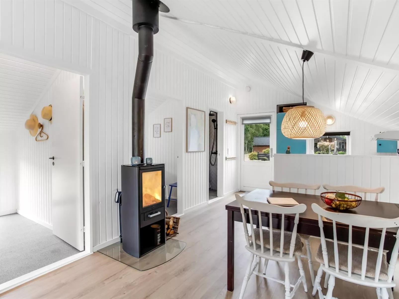 "Frender" - 800m to the fjord-Binnen