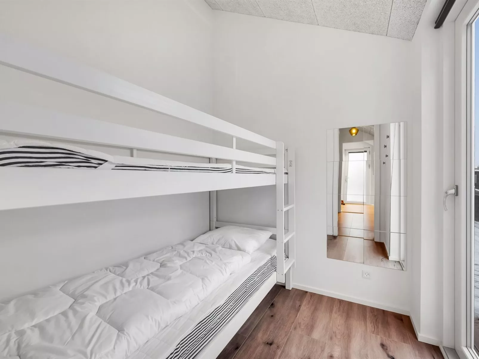 "Ivar" - 300m from the sea-Binnen