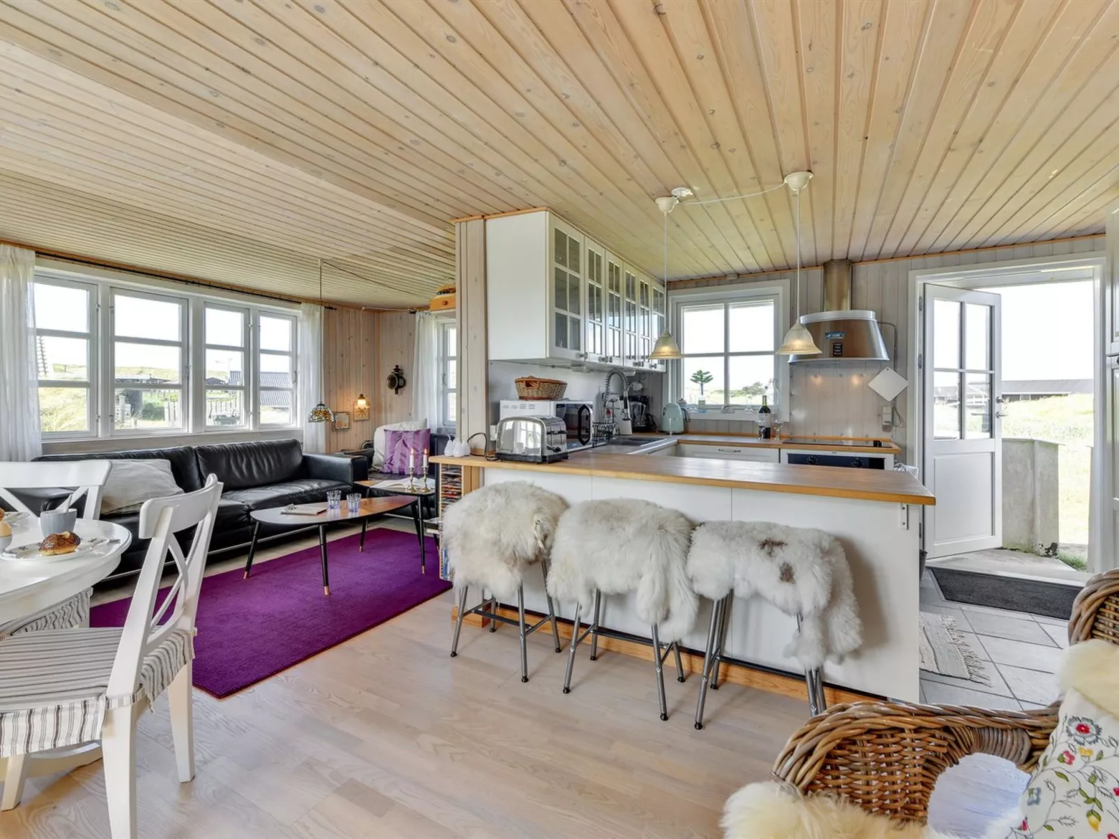 "Heilo" -  from the sea-Binnen