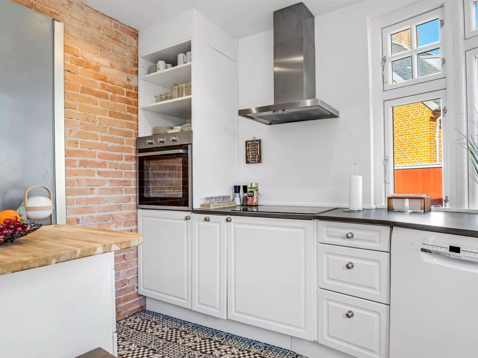 "Yorick" - 300m from the sea-Binnen