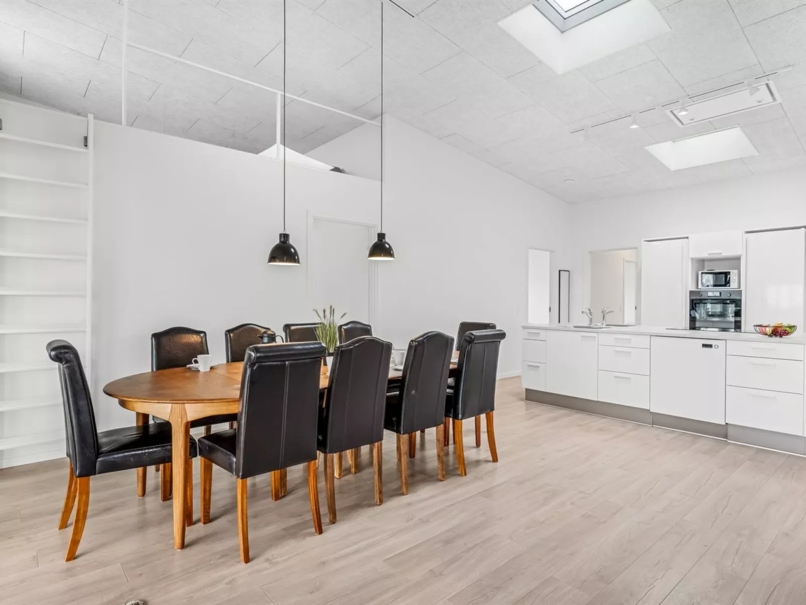 "Clarabelle" - 1.2km from the sea-Binnen