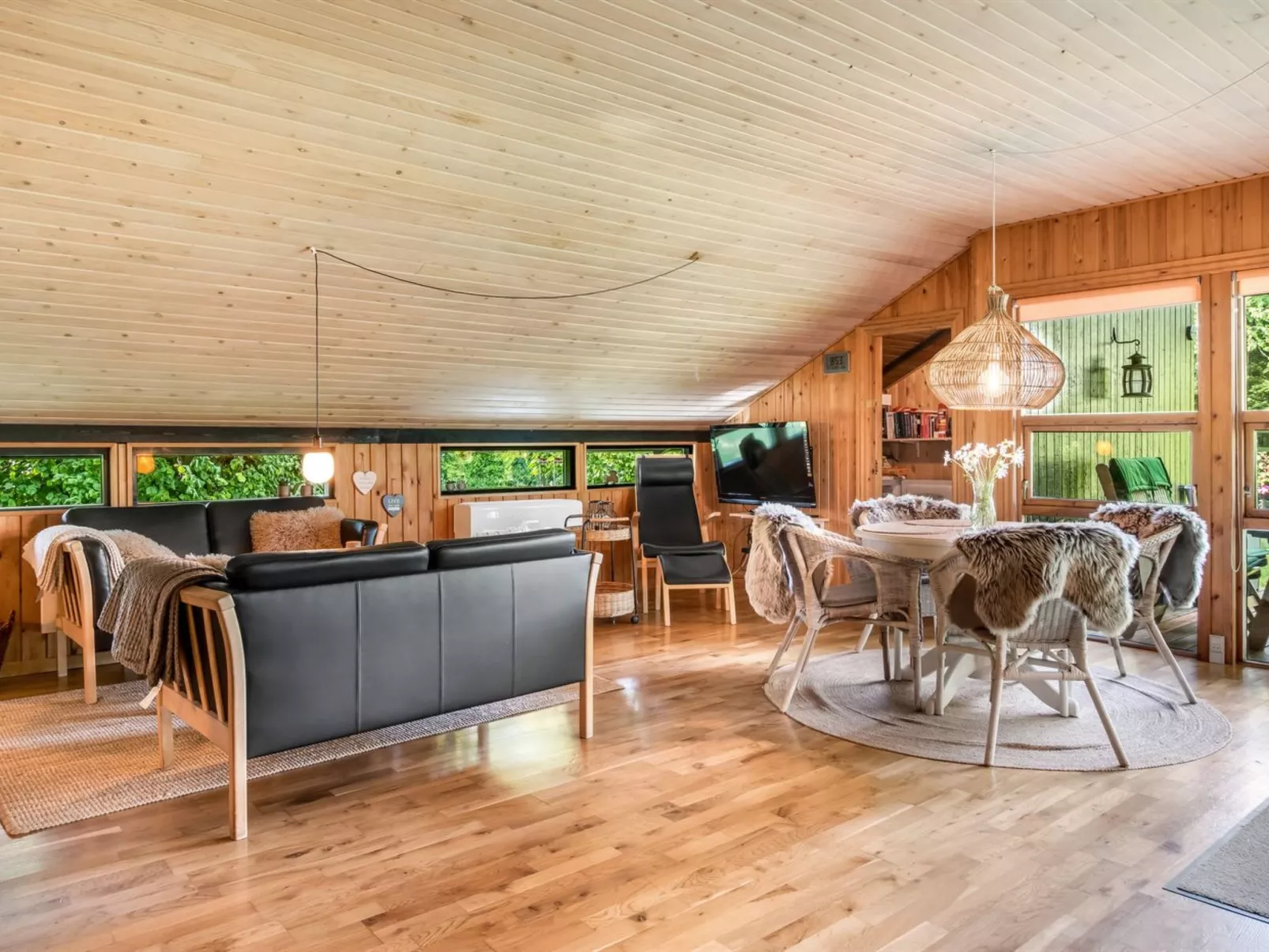 "Amela" - 30km from the sea-Binnen