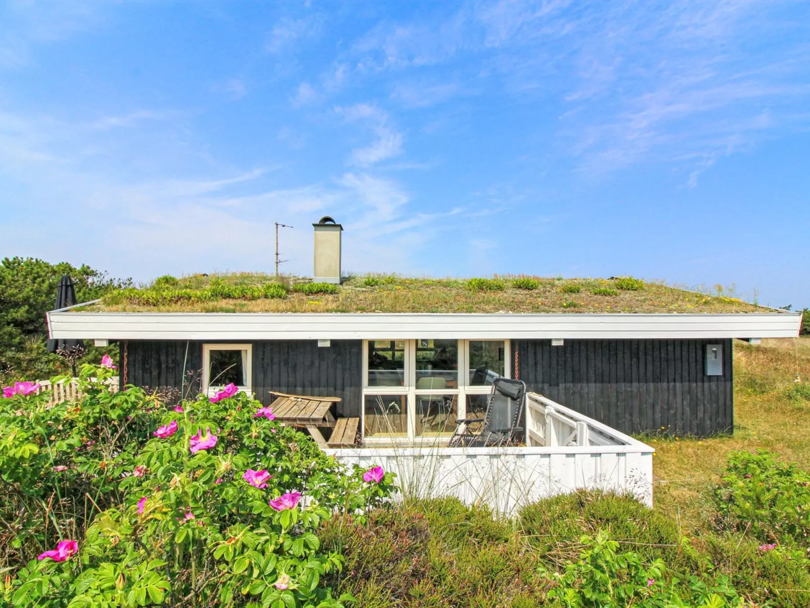 "Scarlett" - 300m from the sea-Buiten