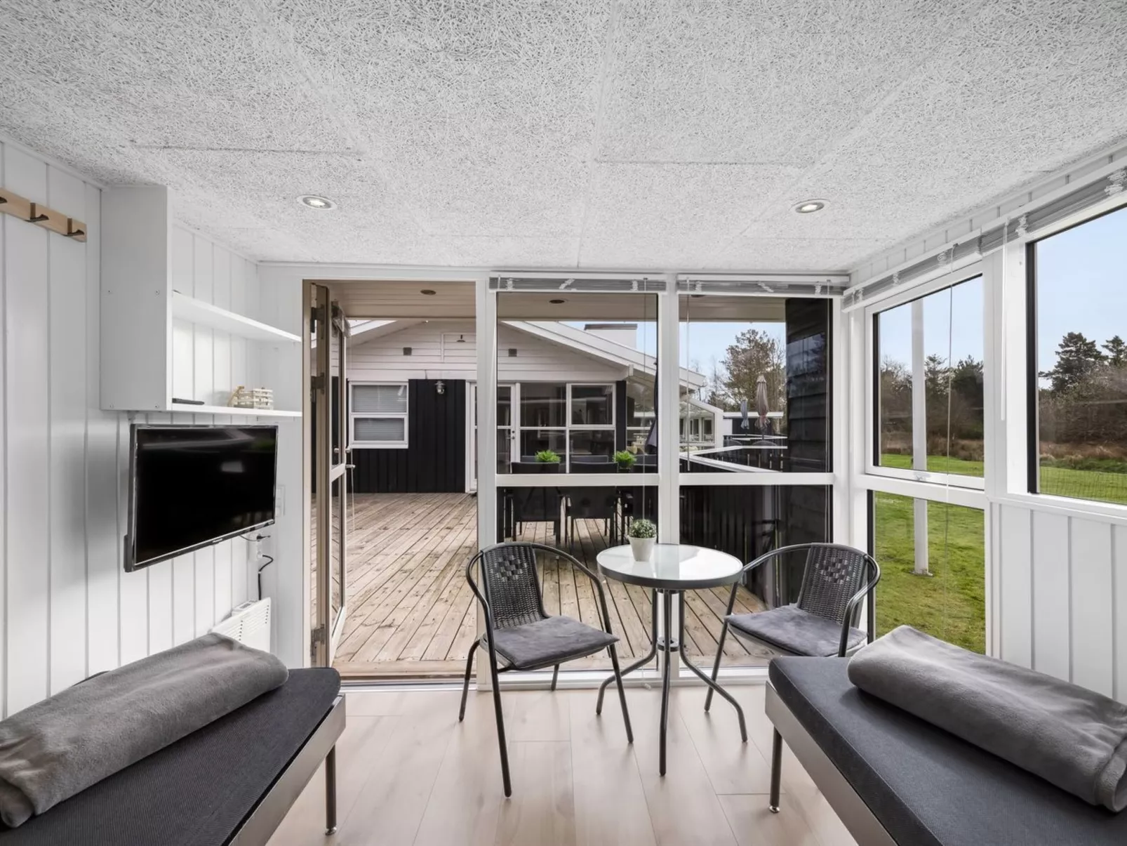 "Emilia" - 1.8km from the sea-Binnen