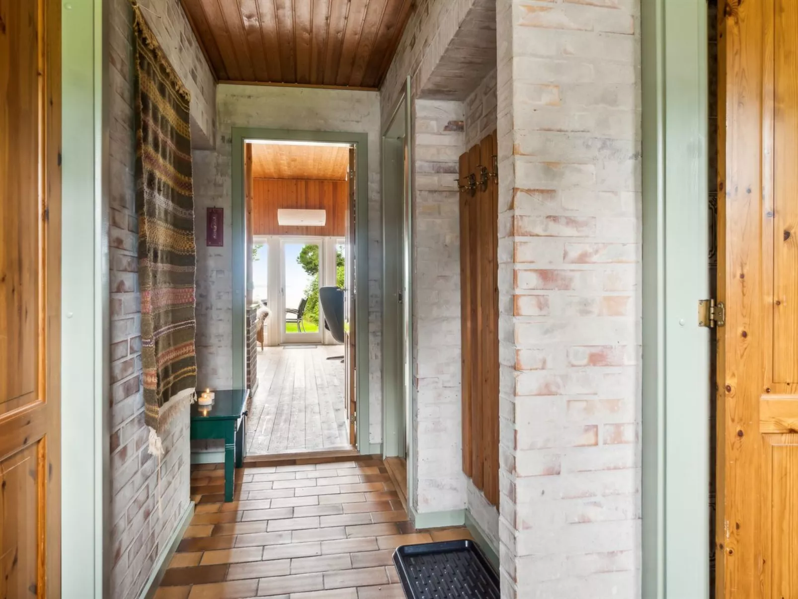 "Uschi" - 86m from the sea-Binnen