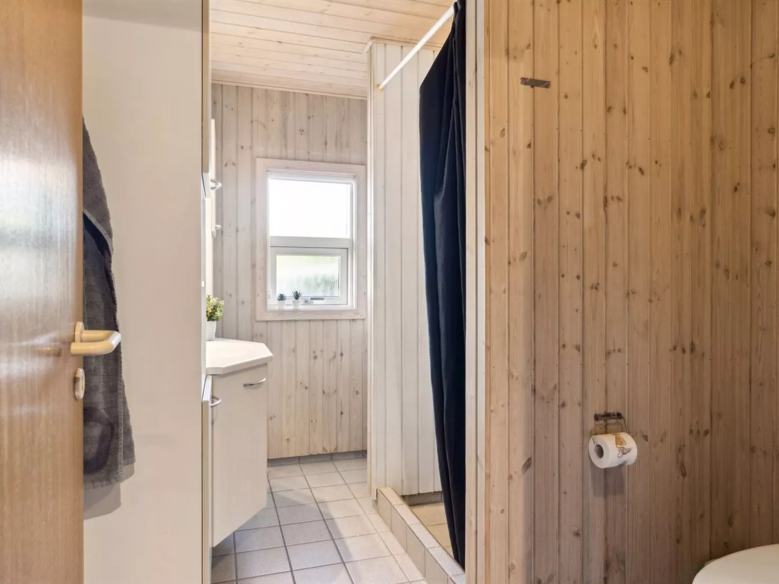 "Myriam" - 50m from the sea-Binnen