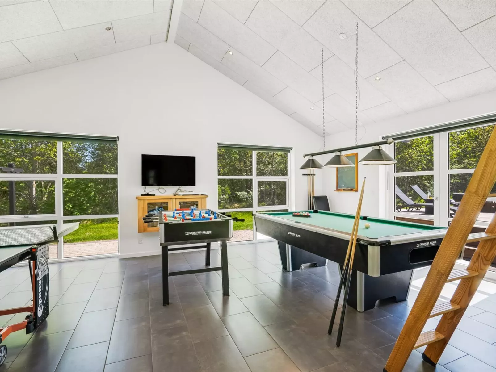 "Ahto" - 600m to the fjord-Binnen