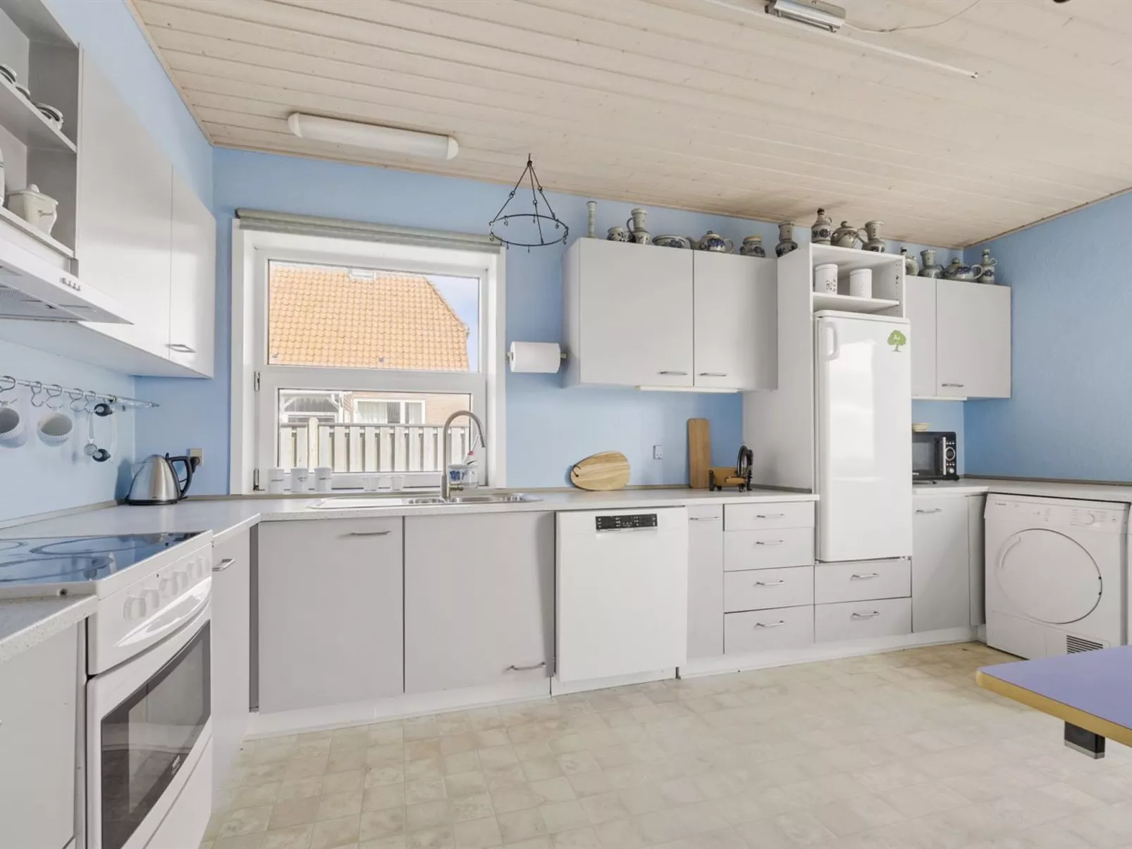 "Janin" - 400m from the sea-Binnen