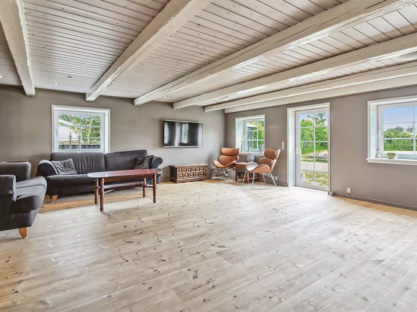 "Law" - 400m from the sea-Binnen