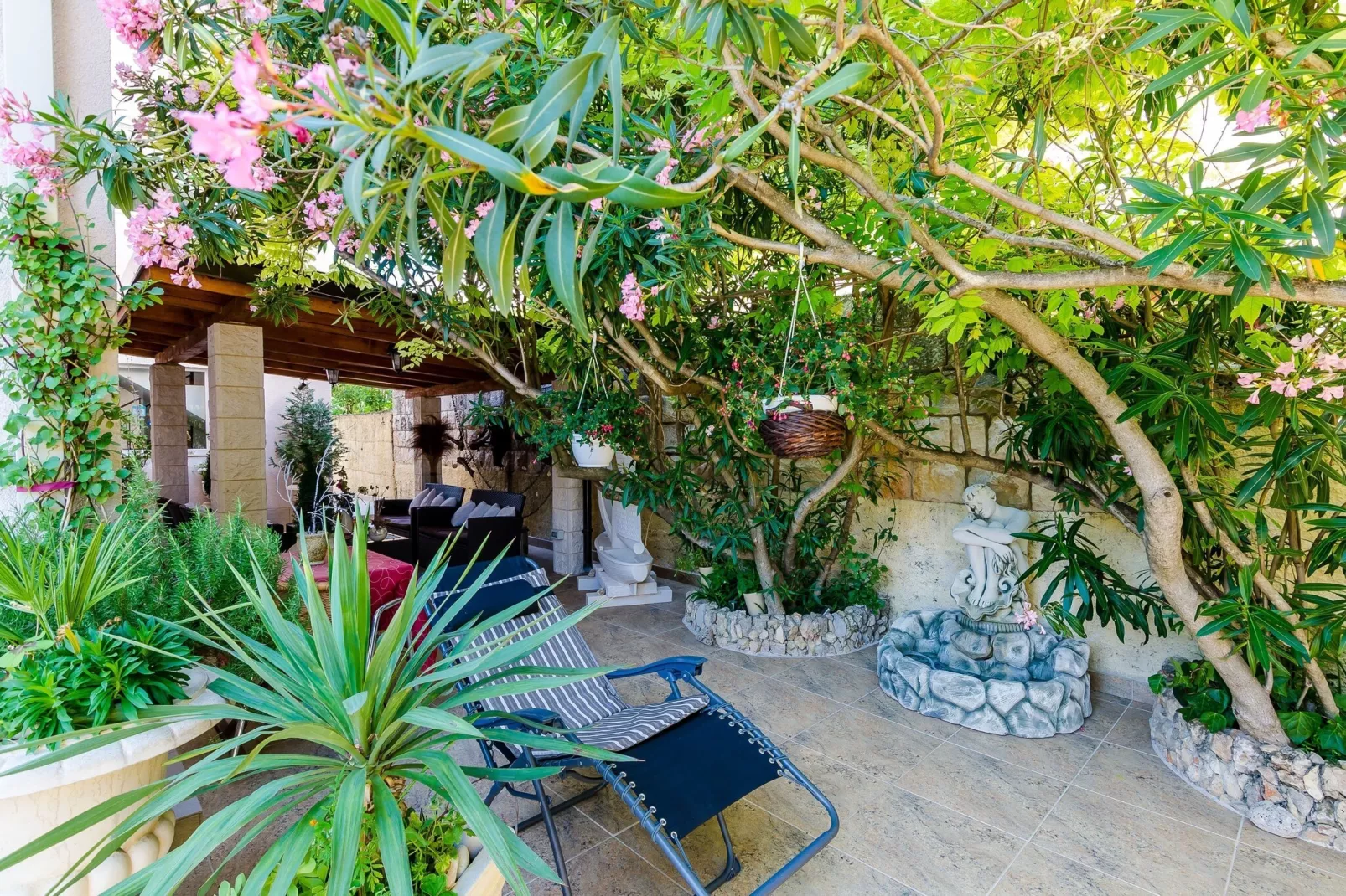 Apartments Aura - Comfort Studio Apartment 5 with shared swimming pool-Buitenlucht