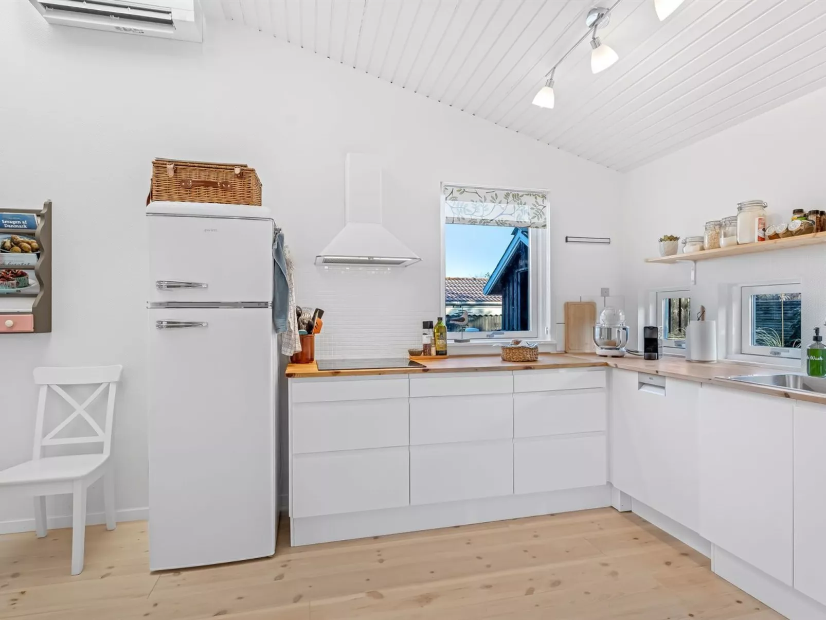 "Sissie" - 400m from the sea-Binnen