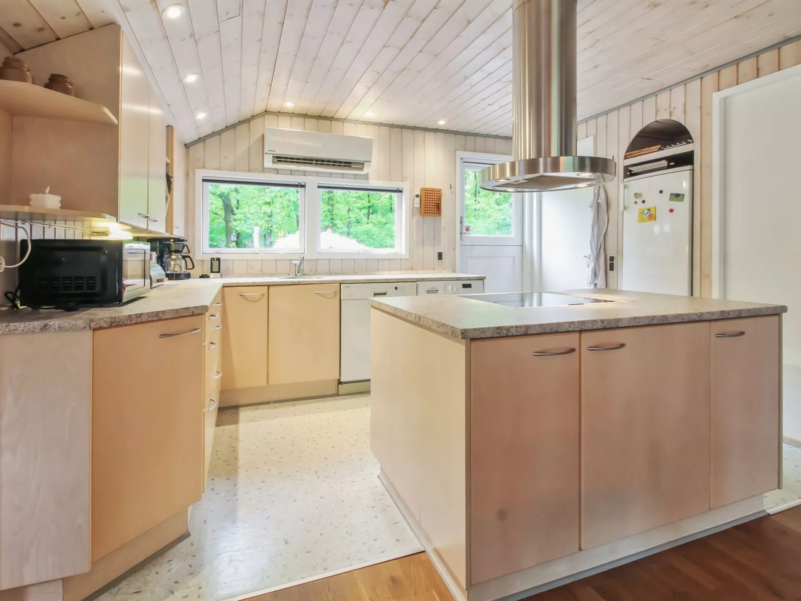 "Lenya" - 33km from the sea-Binnen