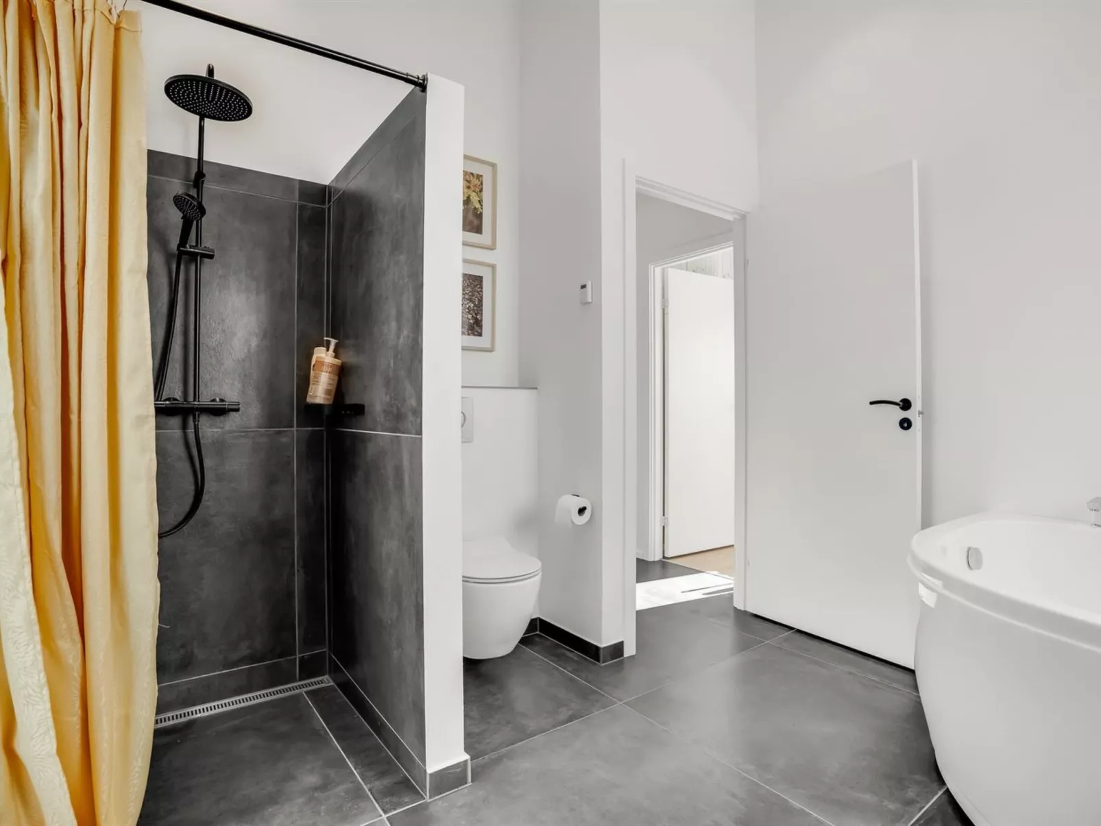 "Ilze" -  from the sea-Binnen