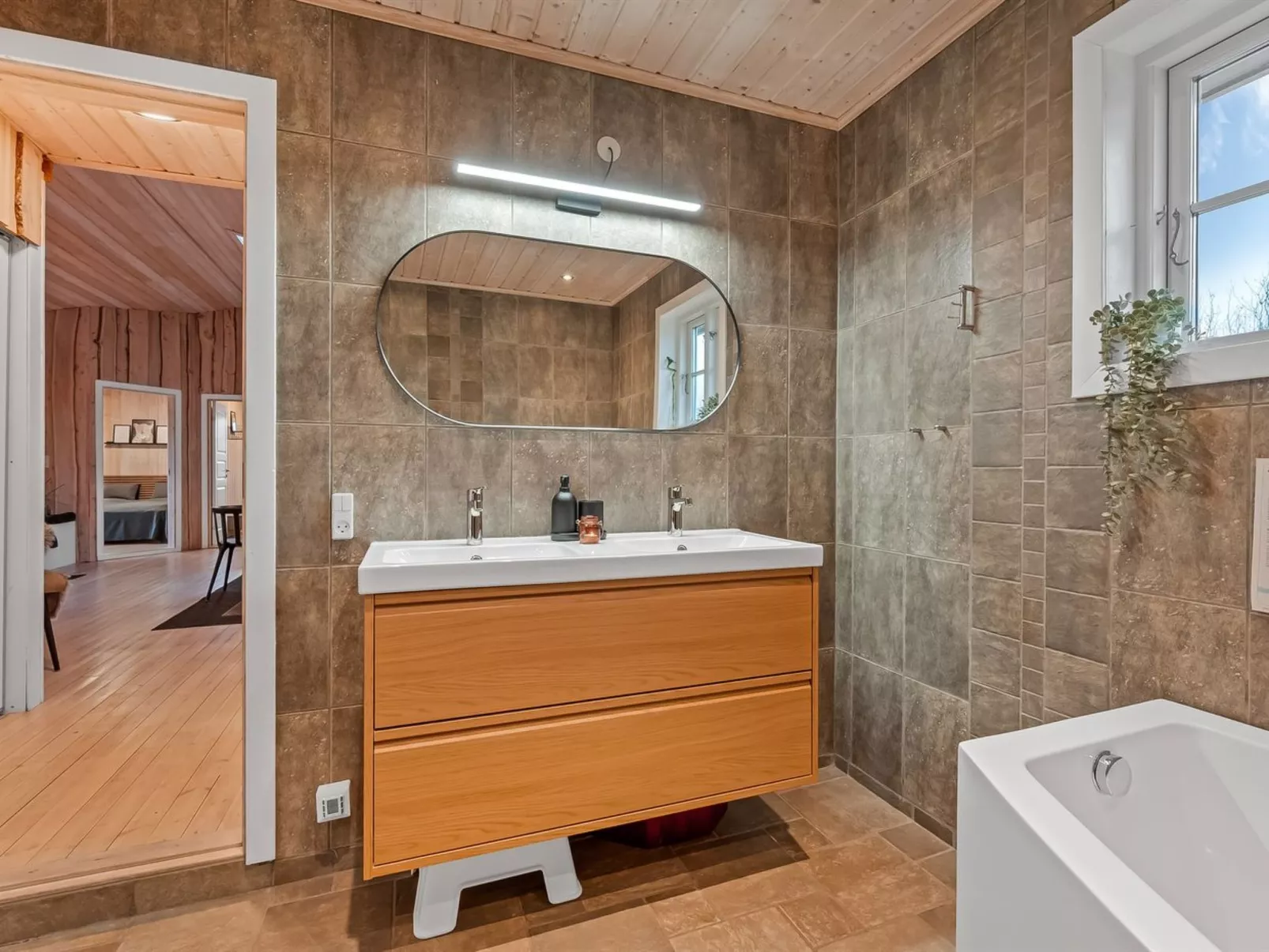 "Gunwald" - 1km to the fjord-Binnen