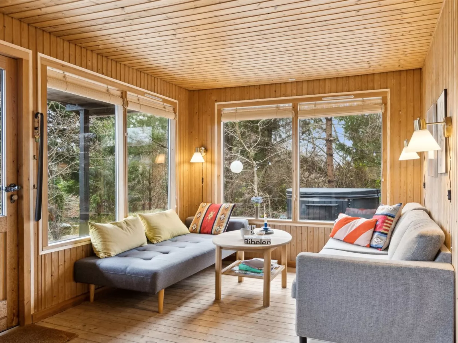 "Gunward" - 3km from the sea-Binnen