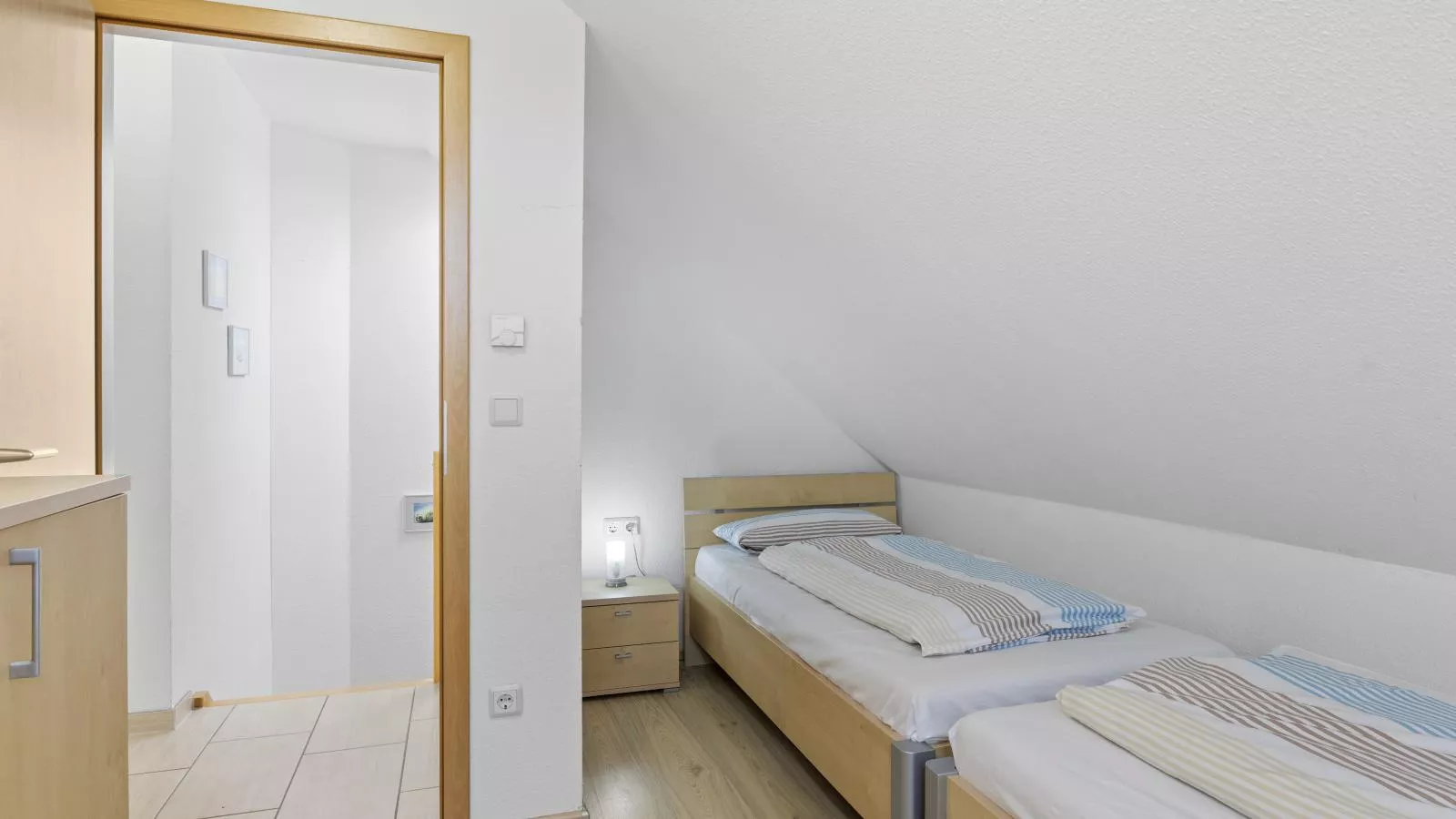 Stranddistel links mit Sauna-Slaapkamer