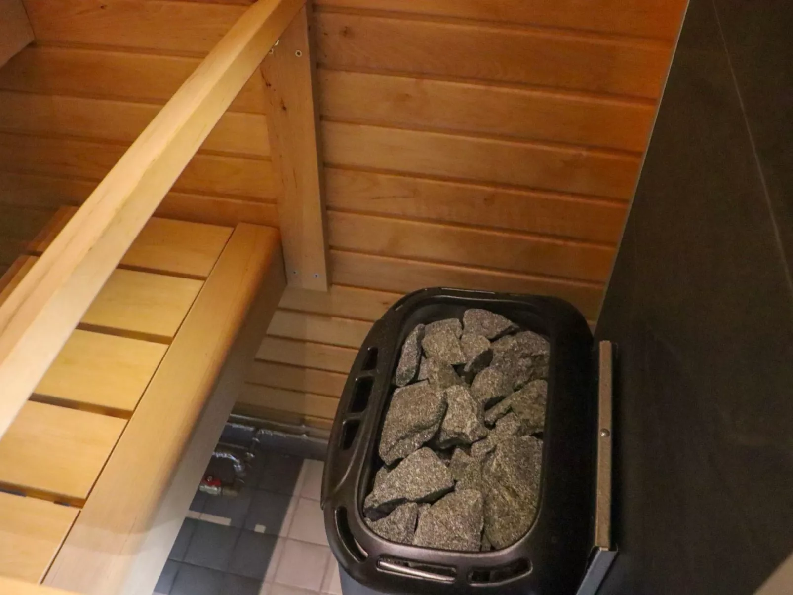 Hallantytär b4 paritalo-Binnen