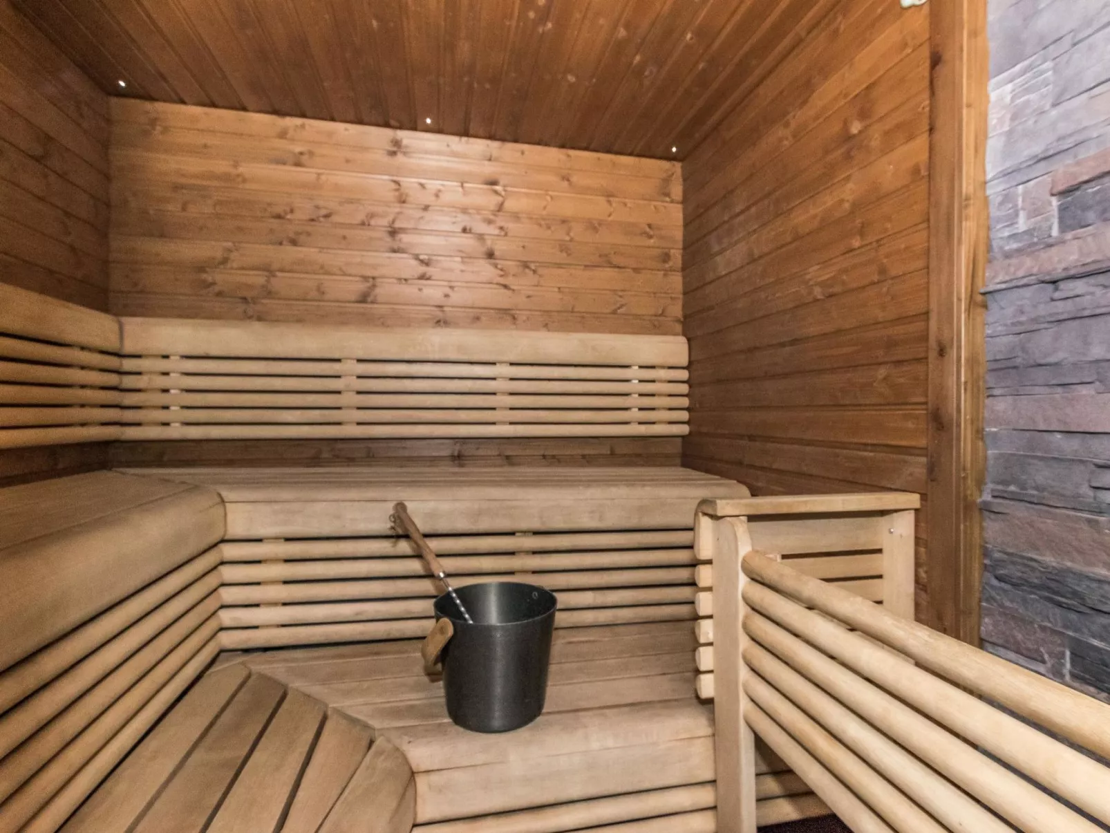 Aurinko-saaga 6 paritalo-Binnen