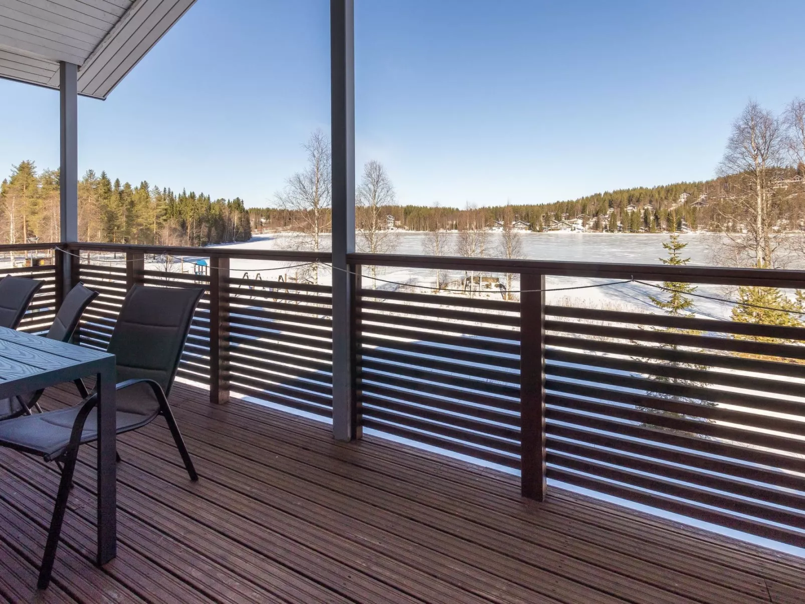 Hallan karhu b, paritalo-Binnen