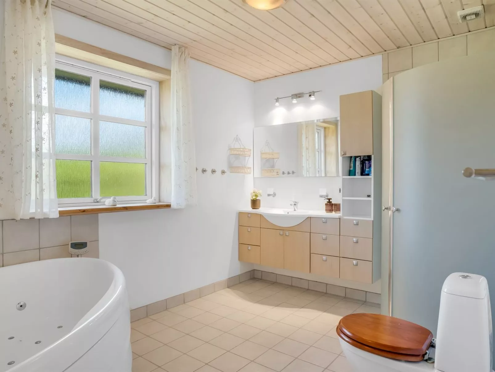 "Elsabet" - 600m to the fjord-Binnen