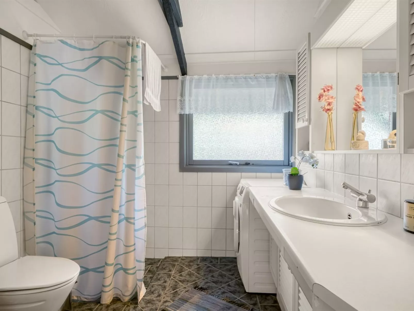 "Nimrod" - 800m from the sea-Binnen