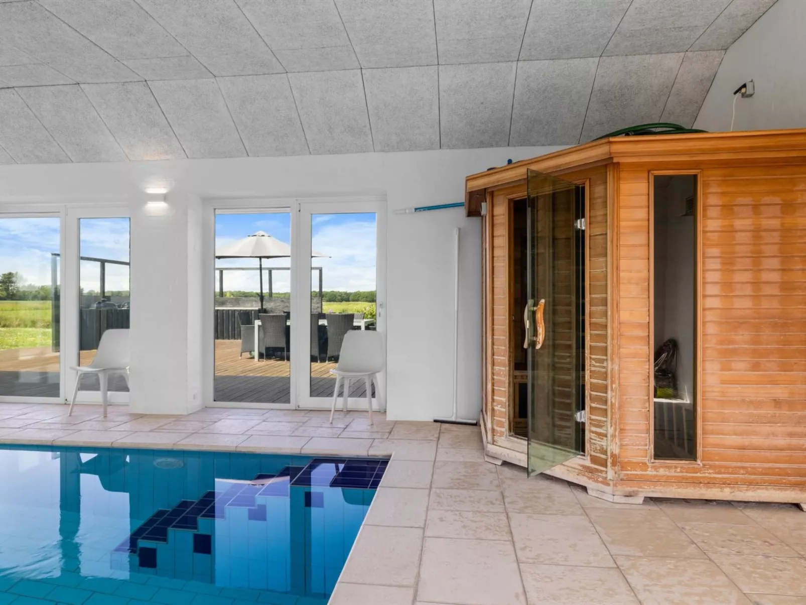 "Ung" - 460m from the sea-Binnen