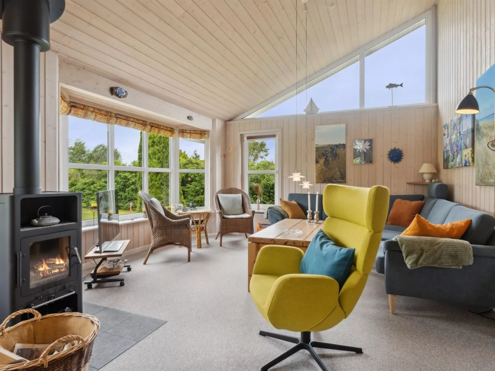 "Henne" -  from the sea-Binnen