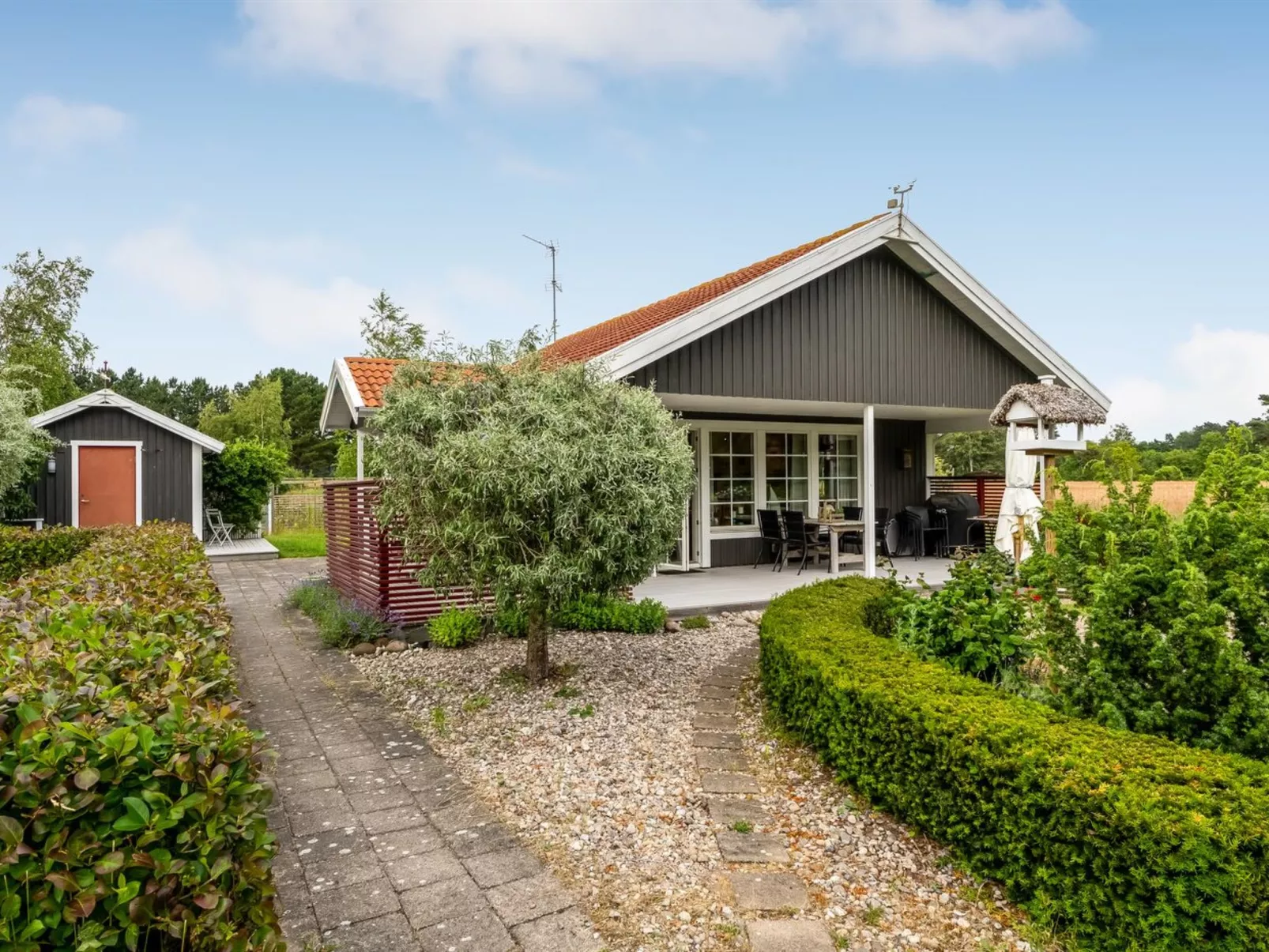 "Thine" - 800m from the sea-Buiten