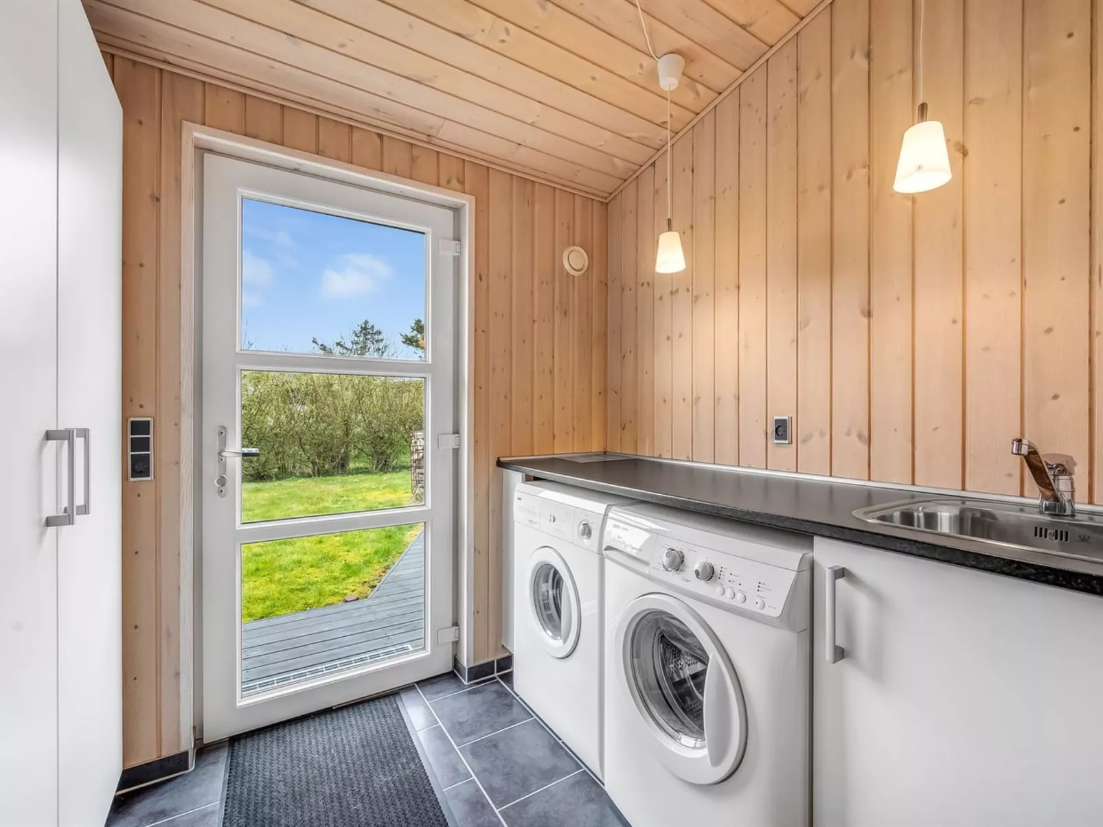 "Anelise" - 800m to the fjord-Binnen