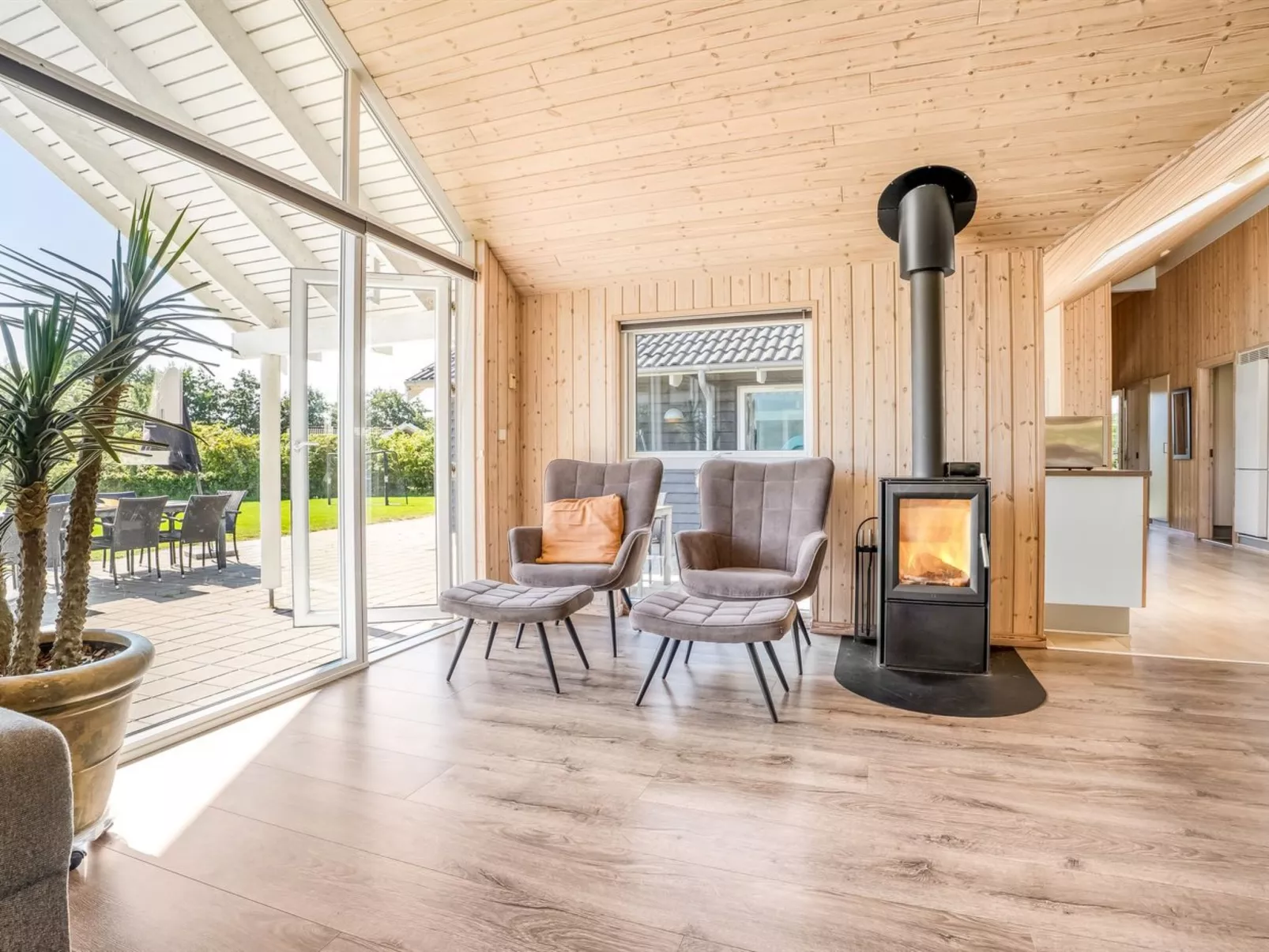 "Jurgis" - 900m from the sea-Binnen