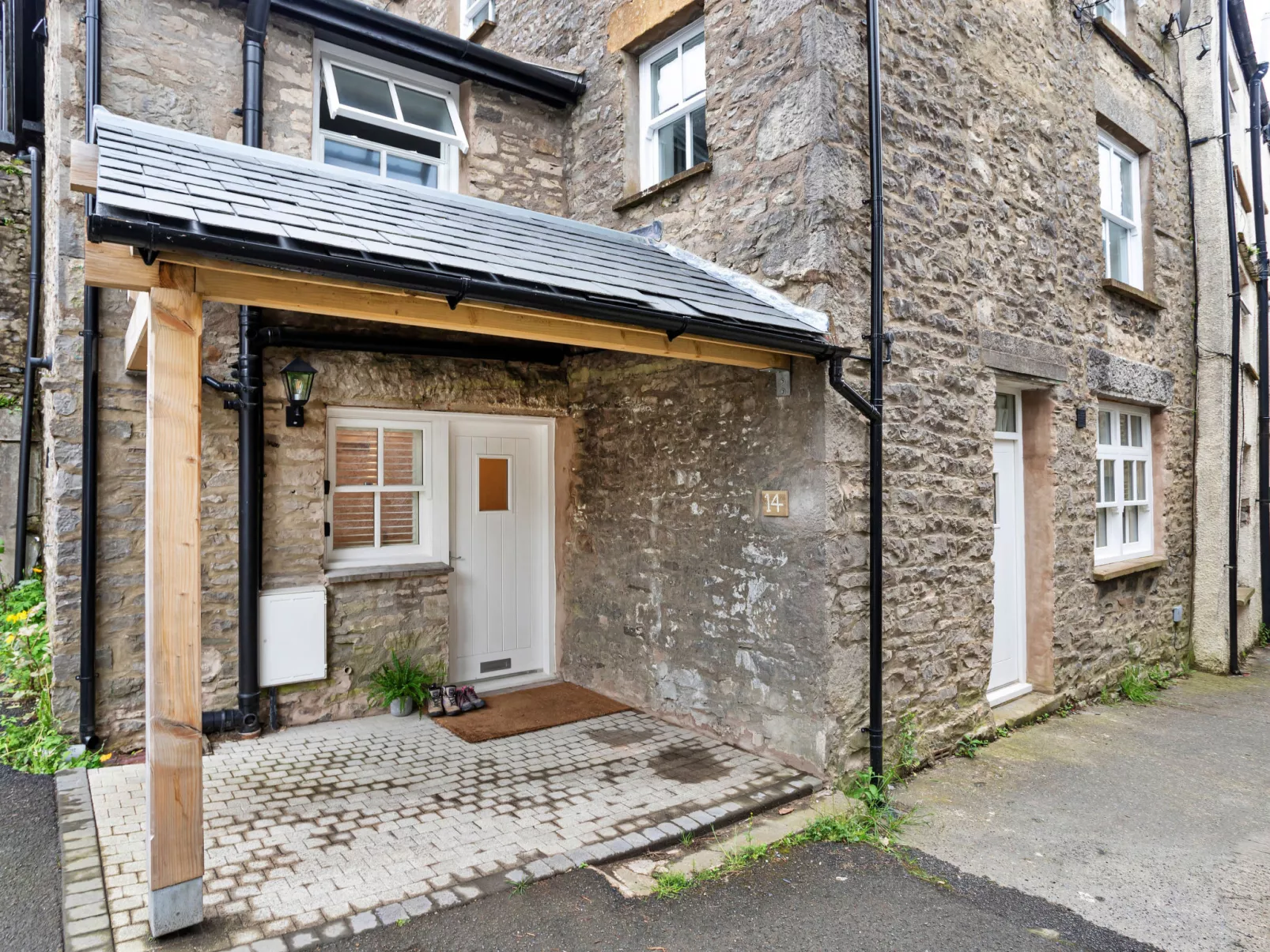 Courtyard Cottage-Binnen