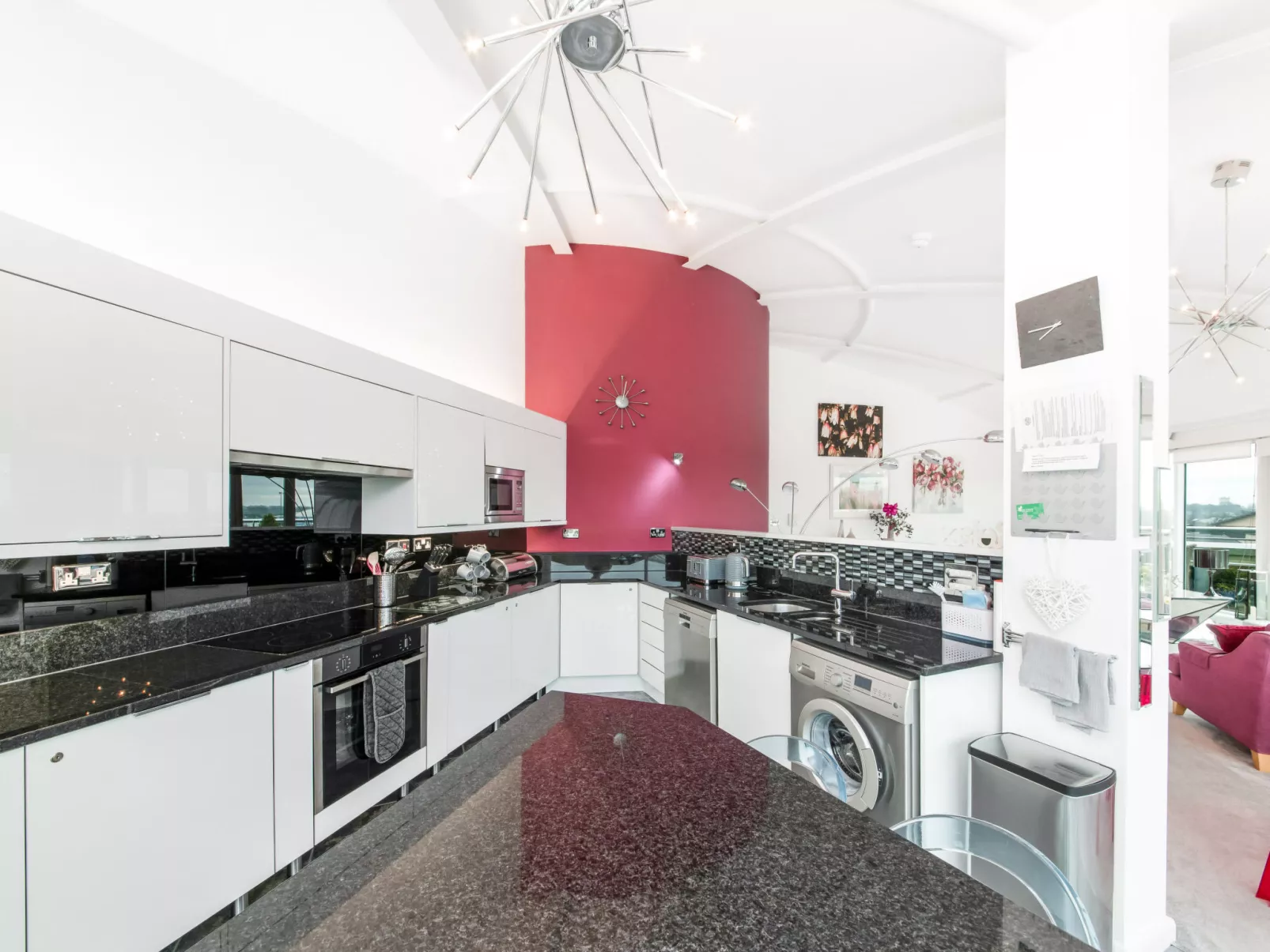 The Penthouse at 611 Westgate-Binnen