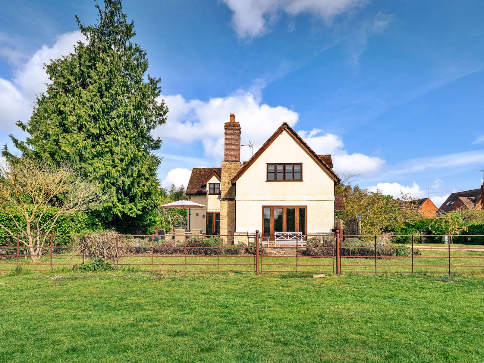 Windfall Cottage-Buiten