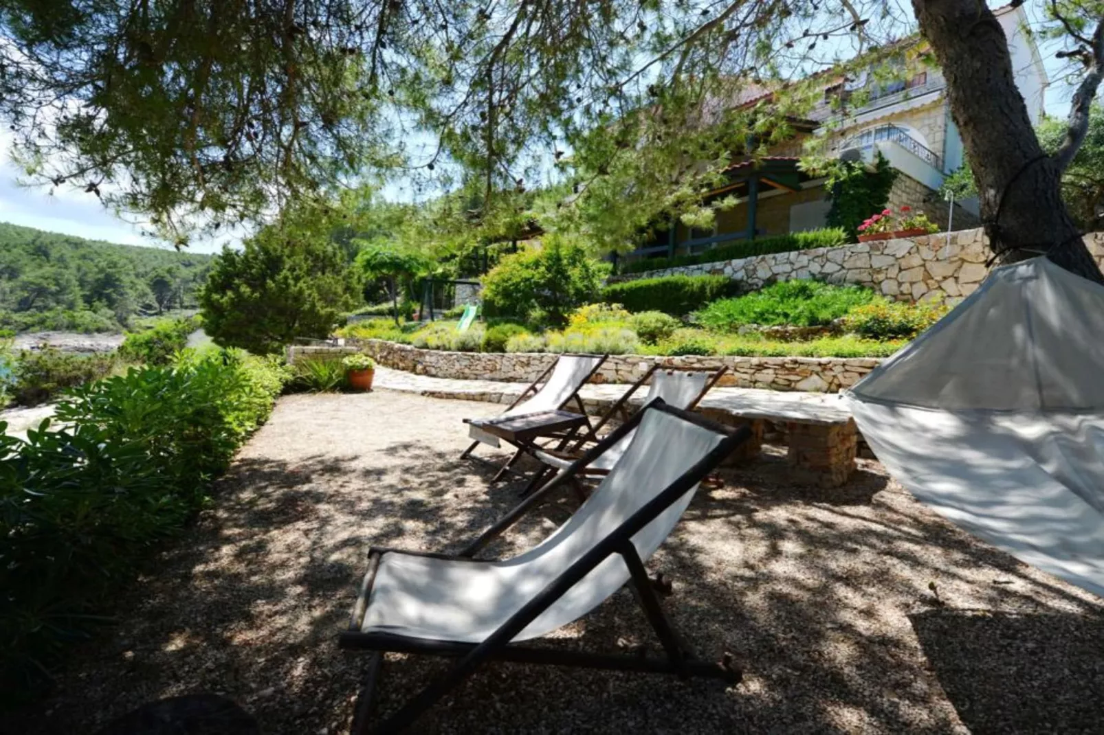 Two-Bedroom Apartment (Kadulja)-Buitenlucht