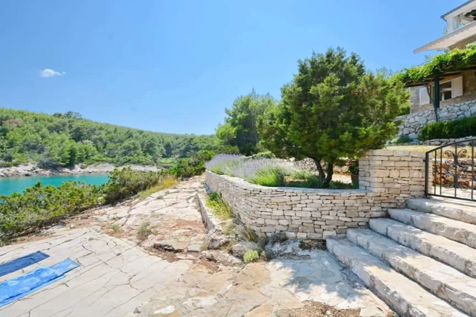 One-Bedroom Apartment (Lovor)-Buitenlucht