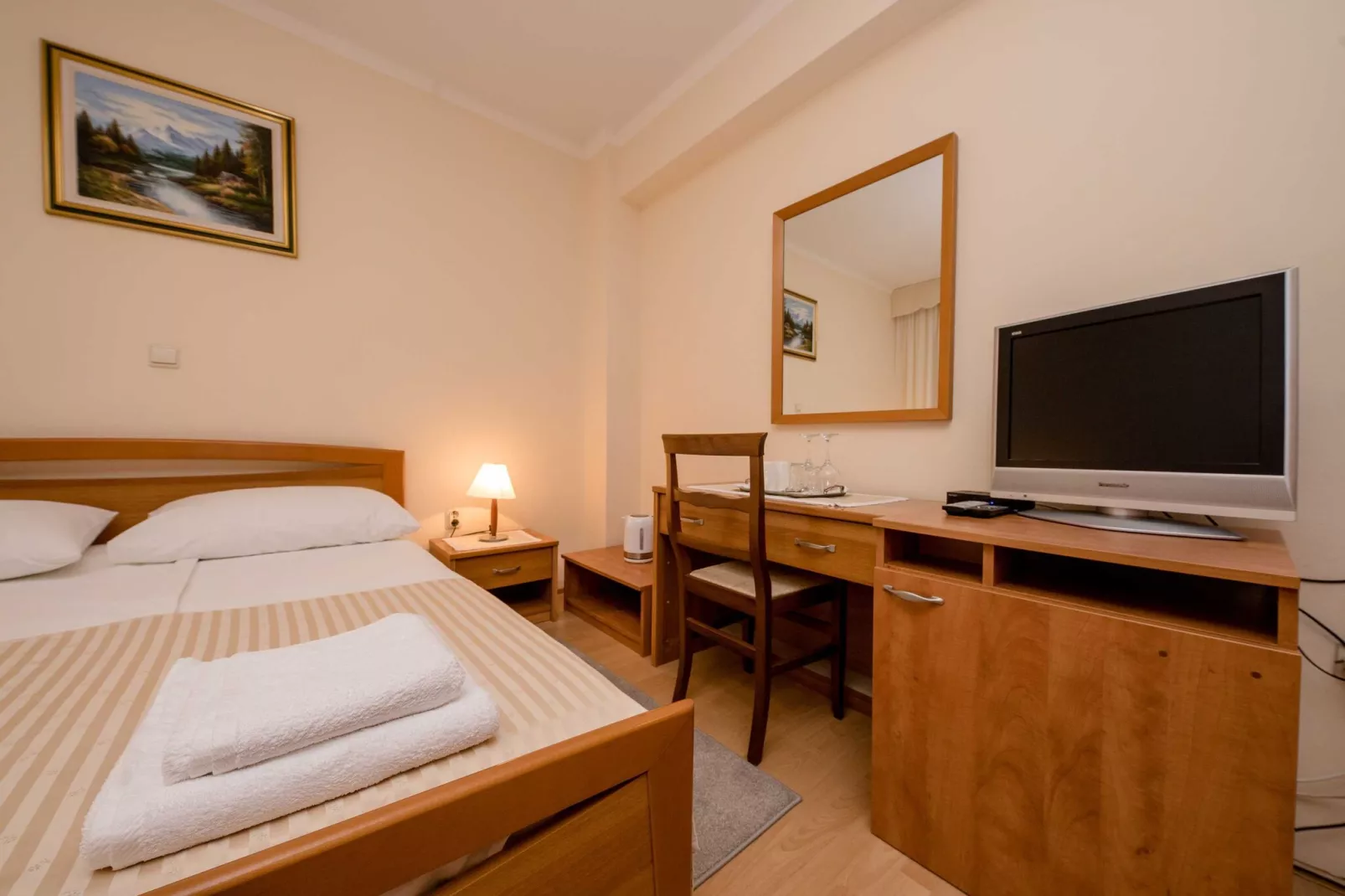 Guest House Villa Anggela - Double Room with Balcony and Sea View (BR3)-Binnen